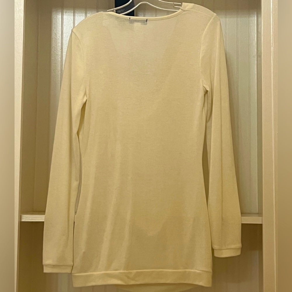 VENUS Medium Cream Top Long Sleeve Button Detail (perfect for leggings!) - Picture 3 of 8